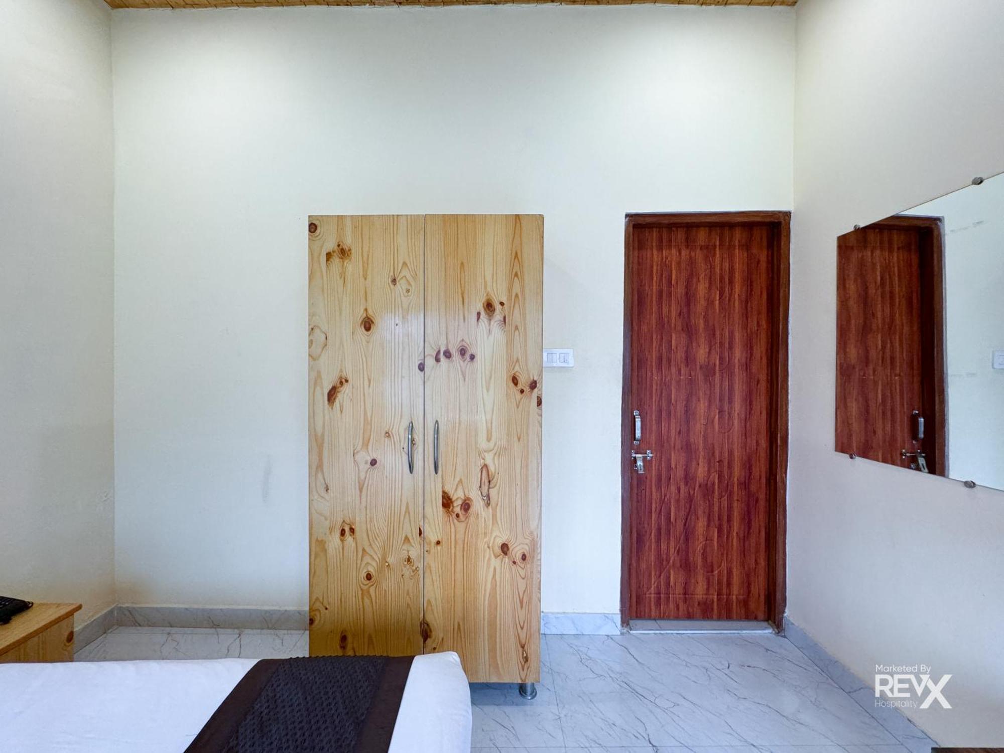 The Leisure Cave On The Ganges Hotell Rishīkesh Exteriör bild